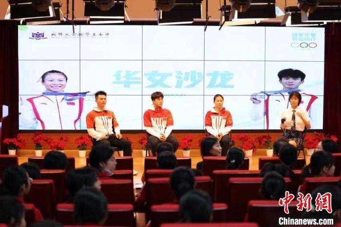 中国攀岩队走进校园，传递向上力量与坚持的体