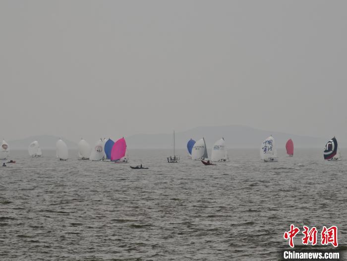 2025中国-中东欧国际帆船赛首日俄罗斯队暂居榜首