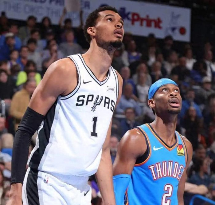 亚历山大连续132场20+打破张伯伦纪录 高效得分能