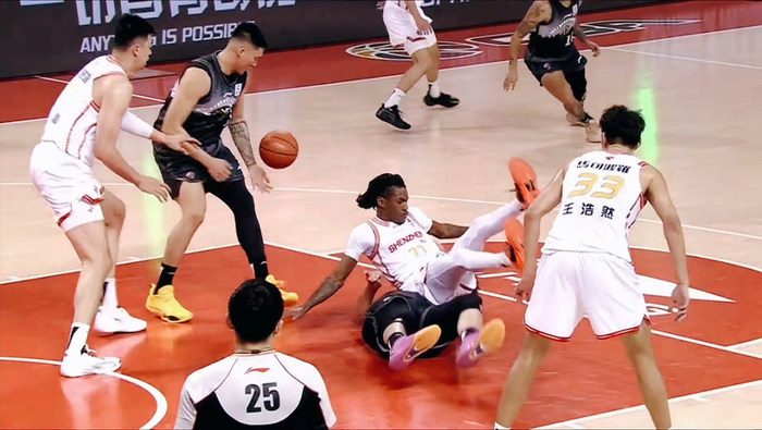 深圳男篮客场大胜吉林男篮 终结对手七连胜
