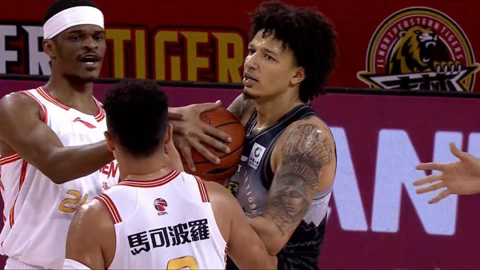 深圳男篮客场大胜吉林男篮 终结对手七连胜