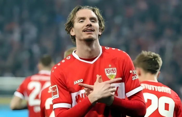 纽卡7500万引援遭遇战术困境，德国神塔沦为球队