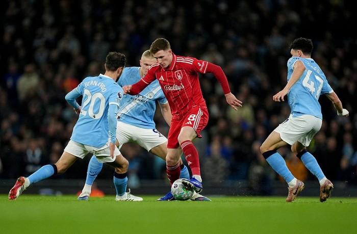 英超保级队中场核心安德森身价超8000万 拜仁拒引