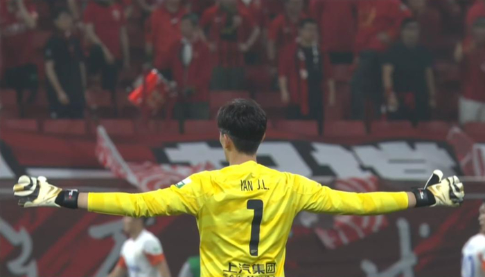 颜骏凌：国足老将的坚守与传承之路